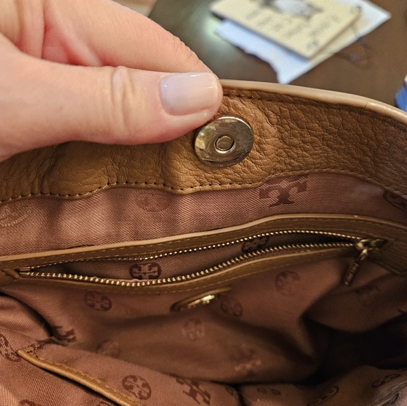 Tory Burch Crossbody with snap closure - Tan - Picture 4 of 7